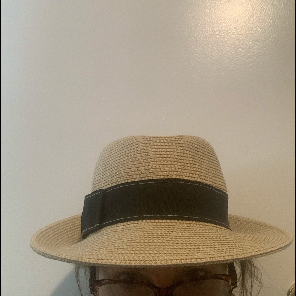 Barney’s Straw Hat - Picture 2 of 3